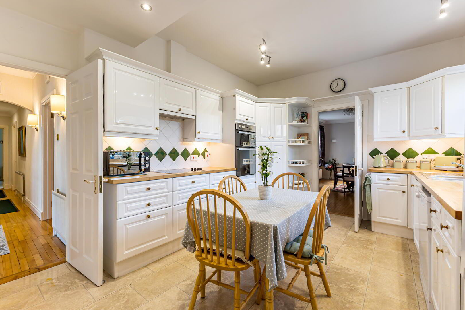 10 Coniston Road 8 of 25