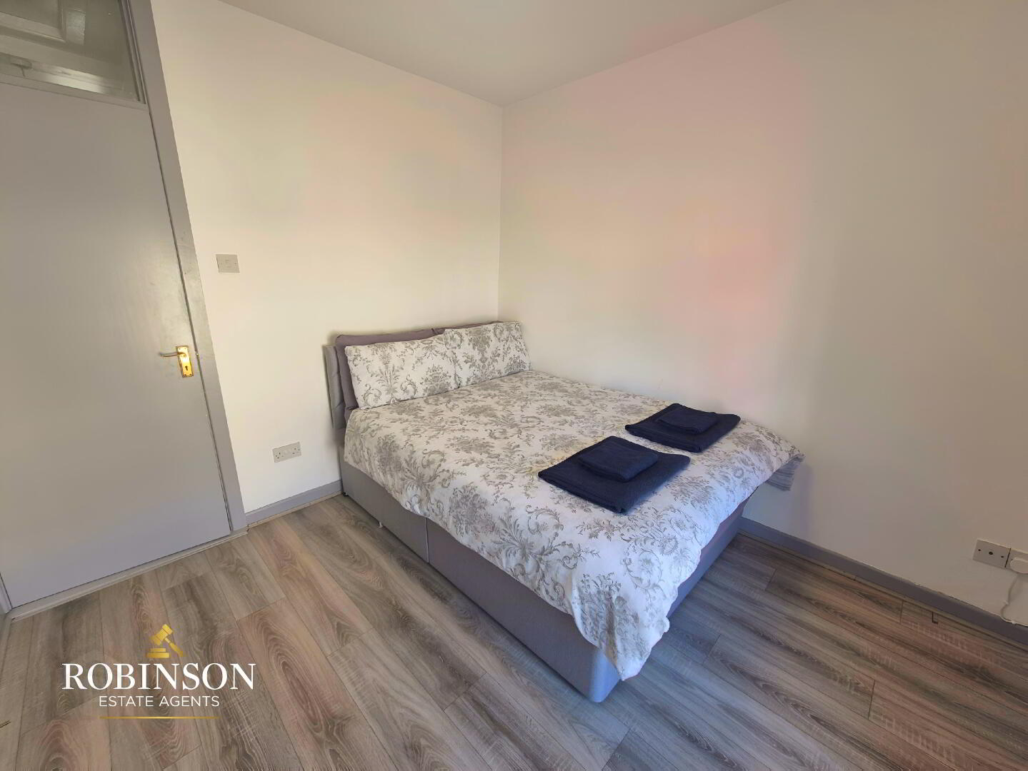 3 Bedroom Townhouse, Main Street 7 of 9