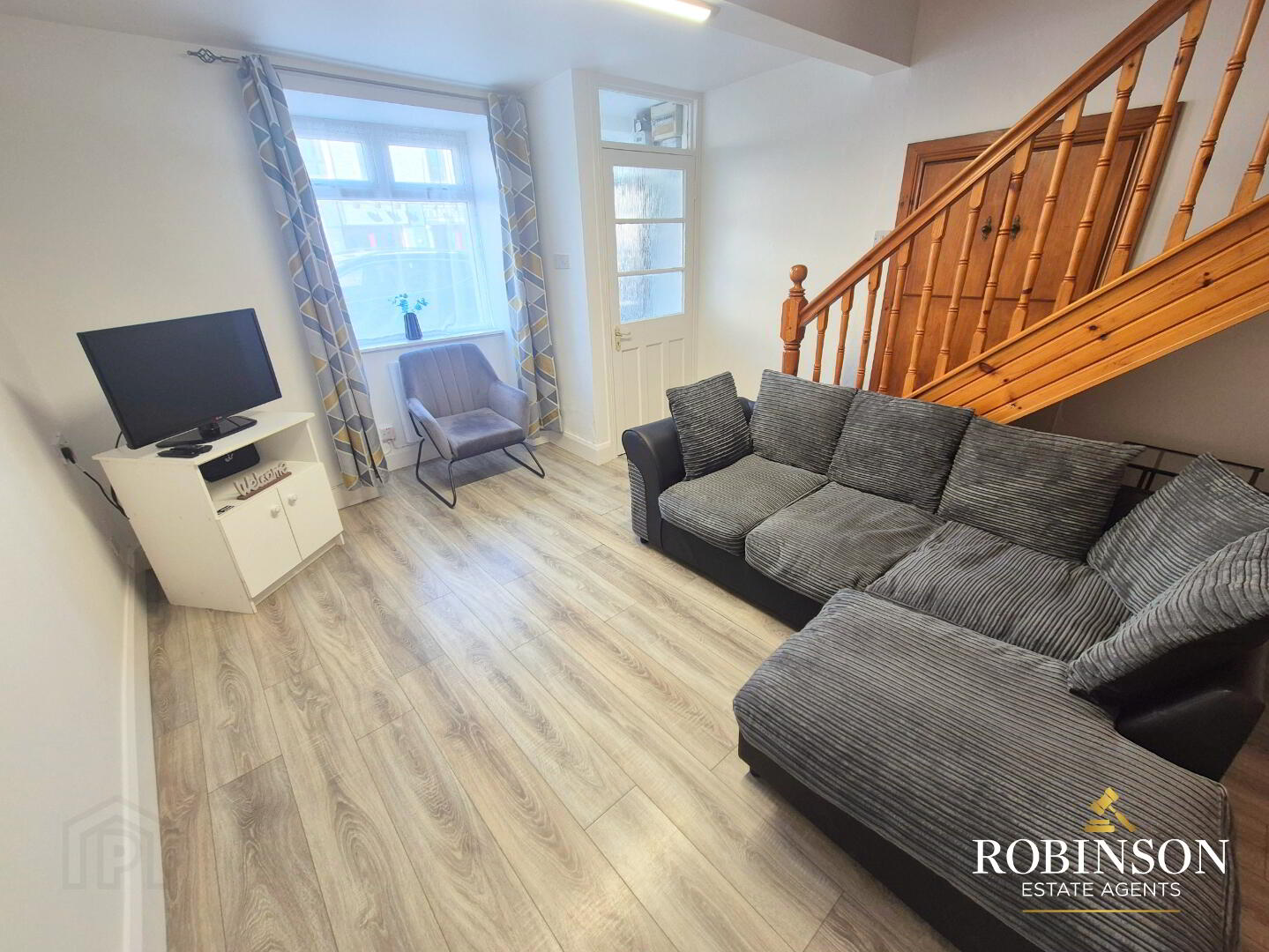 3 Bedroom Townhouse, Main Street 4 of 9
