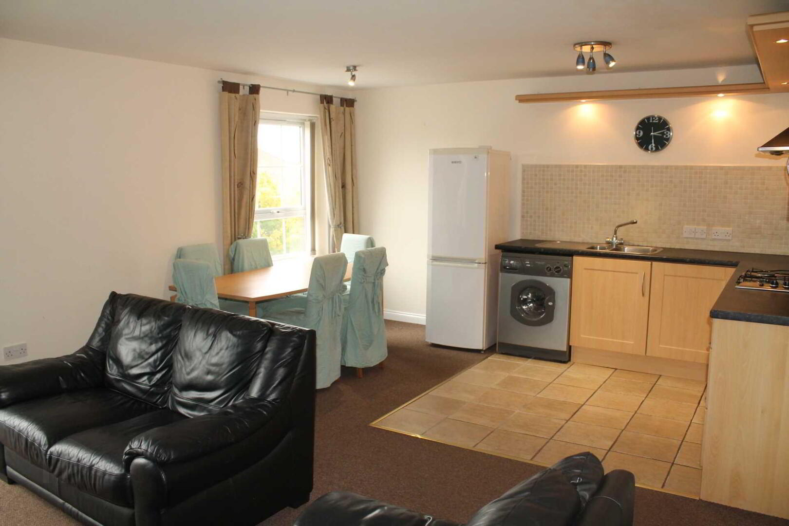 Apt 27 The Courtyard, Castlereagh Road 7 of 15