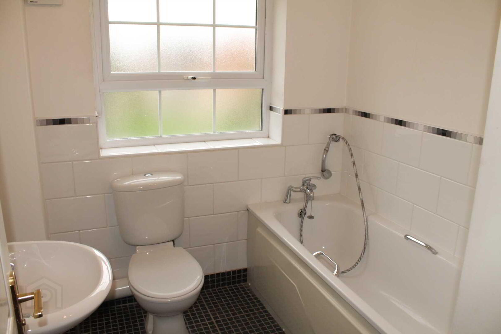 Apt 27 The Courtyard, Castlereagh Road 9 of 15
