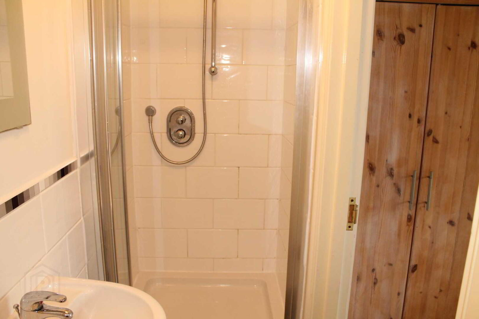 Apt 27 The Courtyard, Castlereagh Road 13 of 15