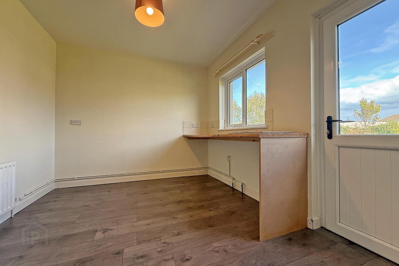 27 Flowerfield Road 4 of 13