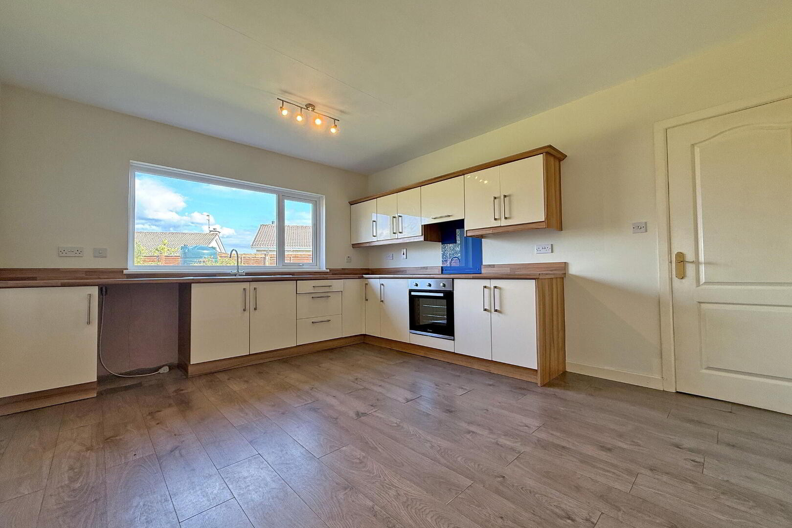 27 Flowerfield Road 2 of 13