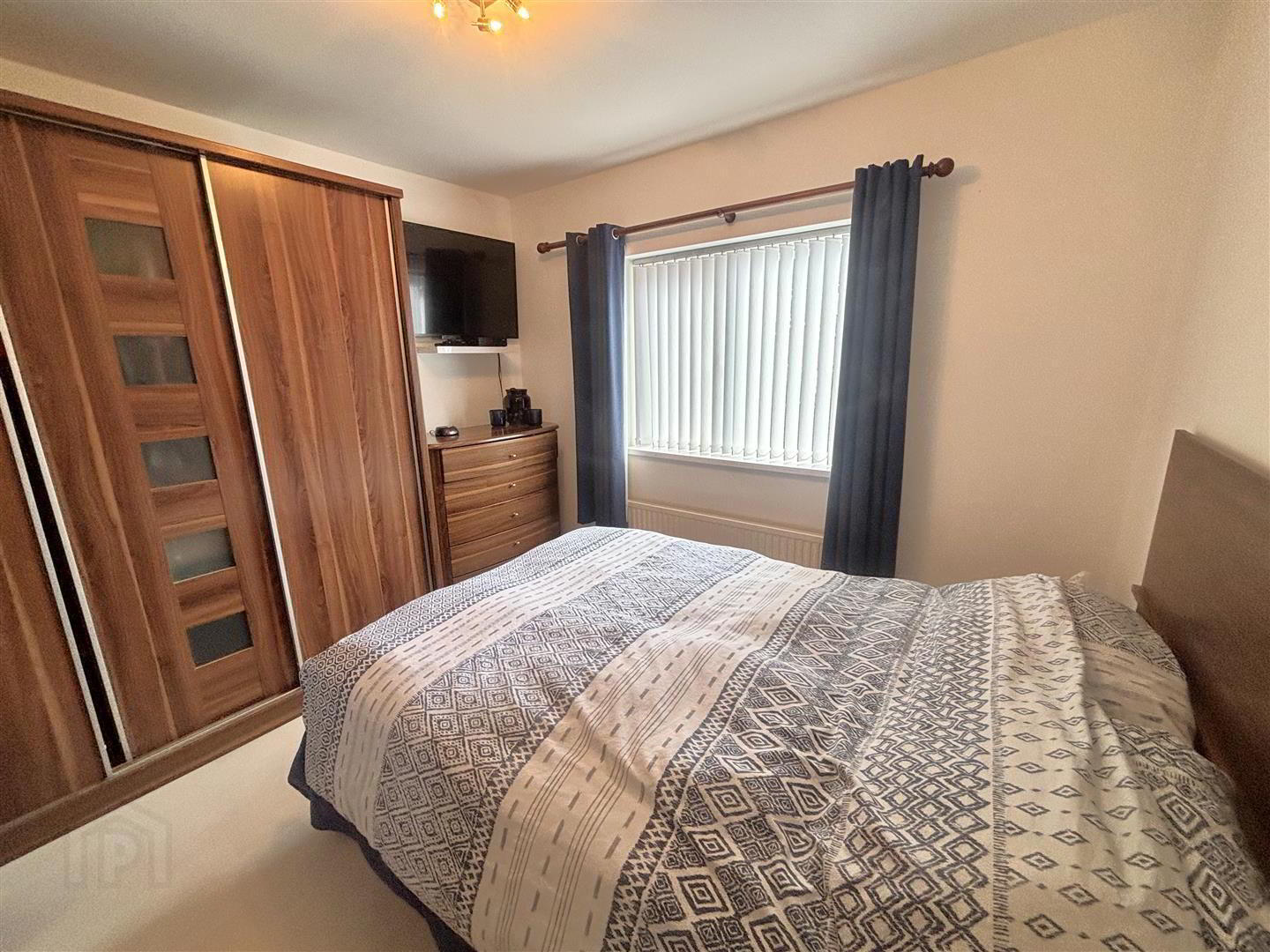 142 West Circular Road 18 of 26