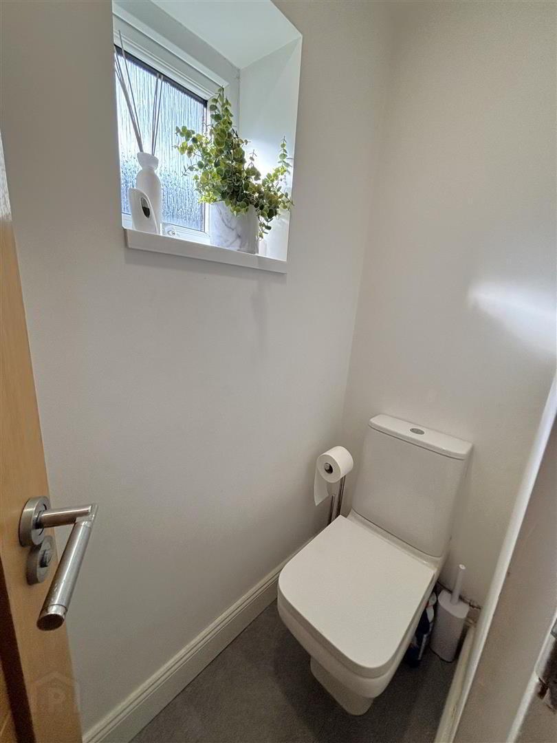 142 West Circular Road 15 of 26