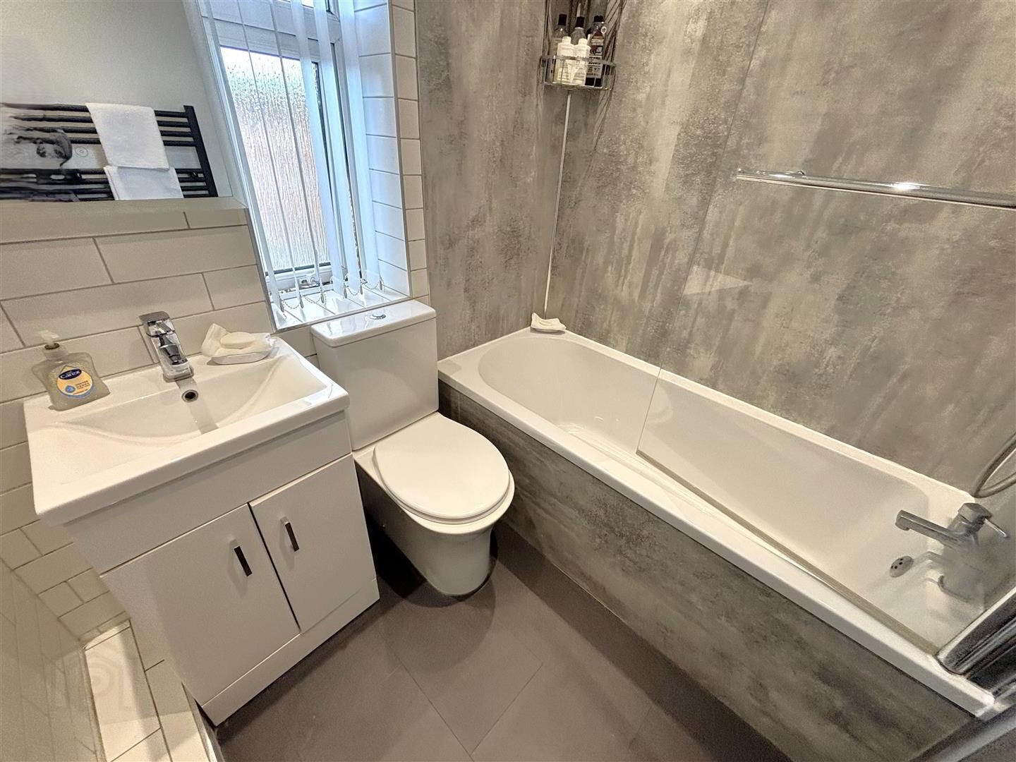 142 West Circular Road 16 of 26