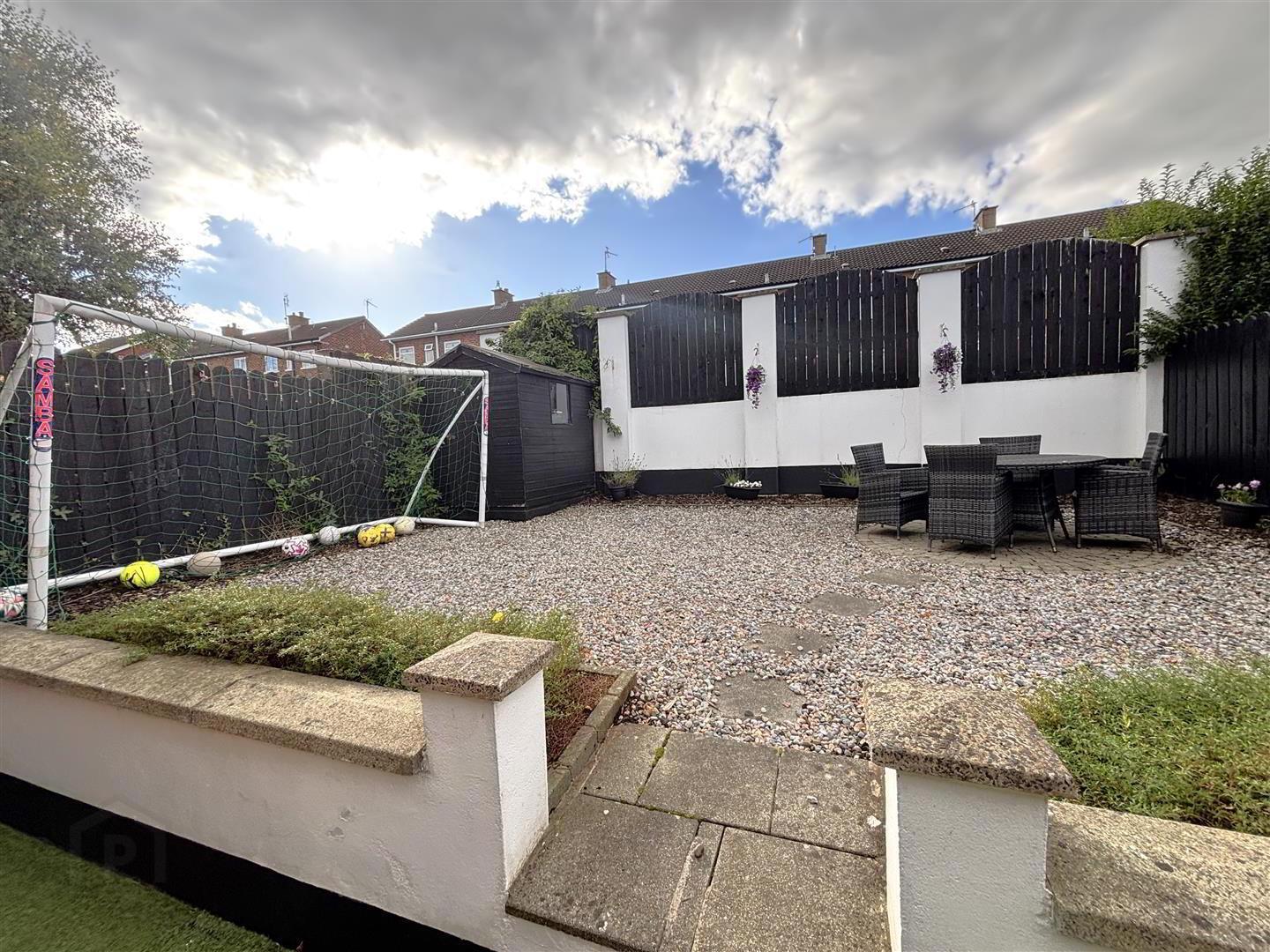 142 West Circular Road 24 of 26