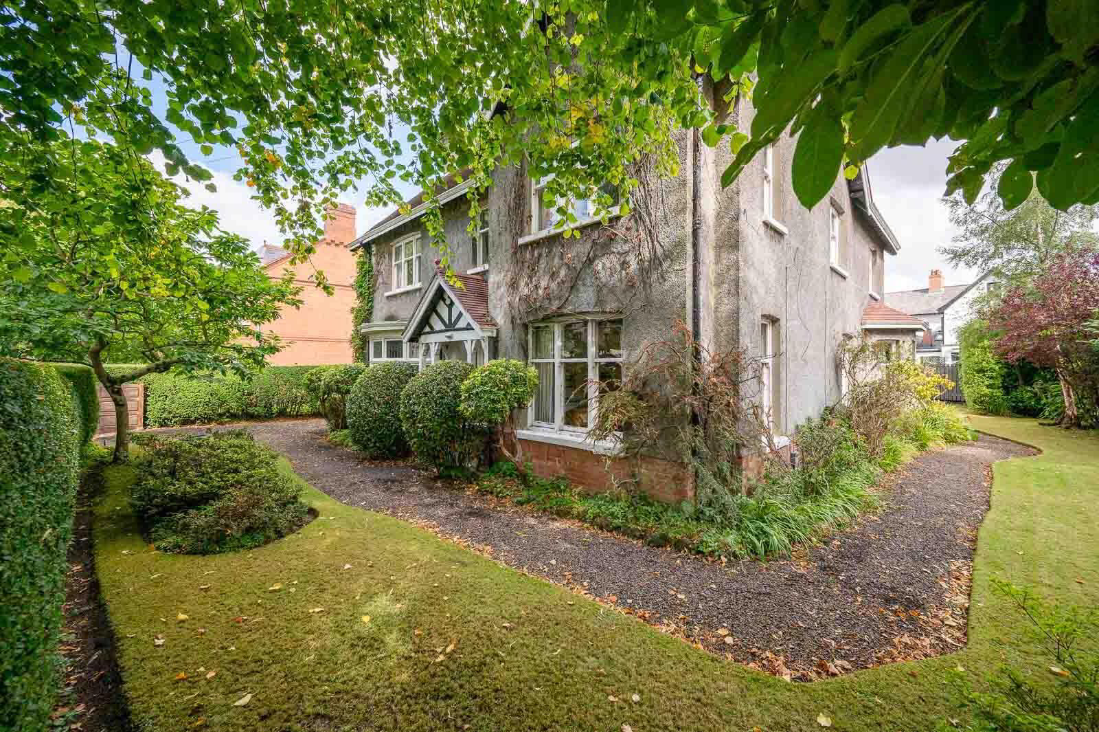 22 Myrtlefield Park 1 of 39