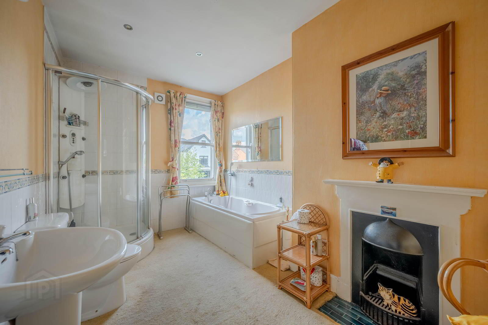 22 Myrtlefield Park 22 of 39