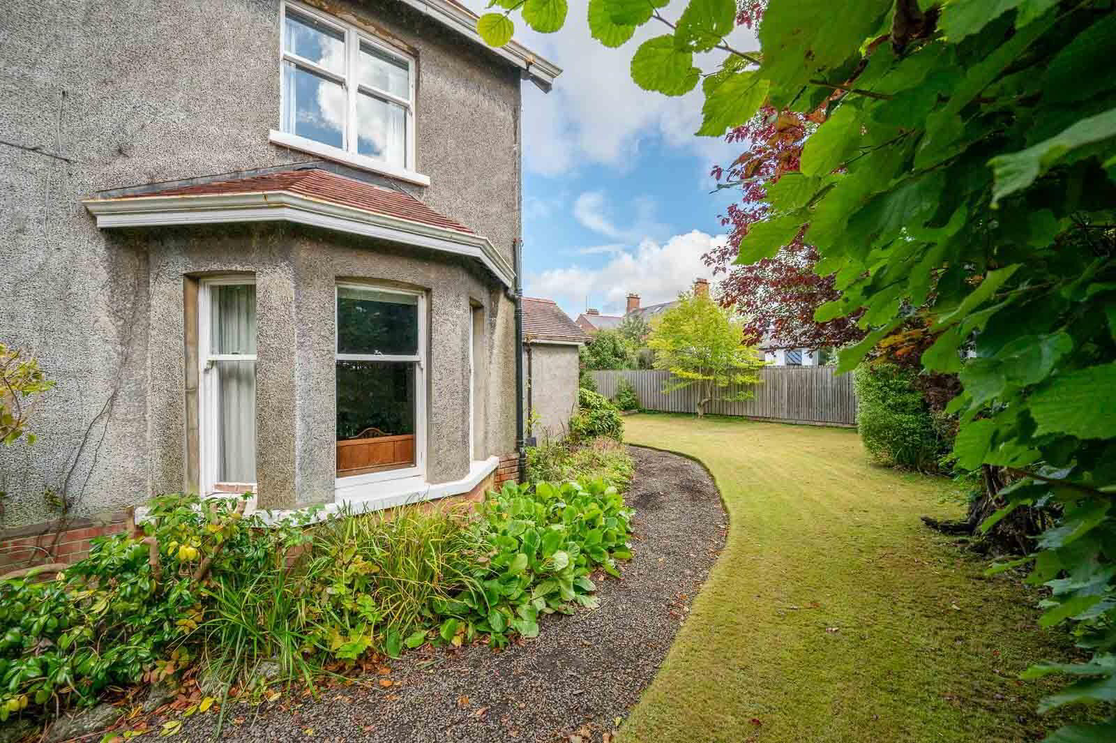 22 Myrtlefield Park 35 of 39