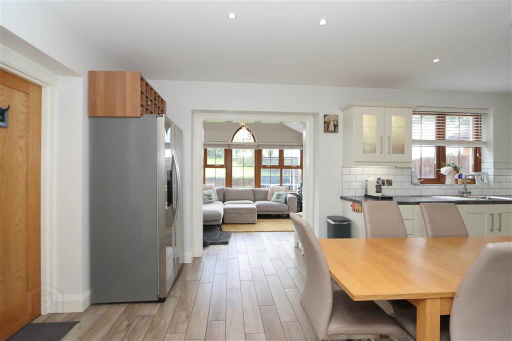 25 Manor Lane 13 of 34