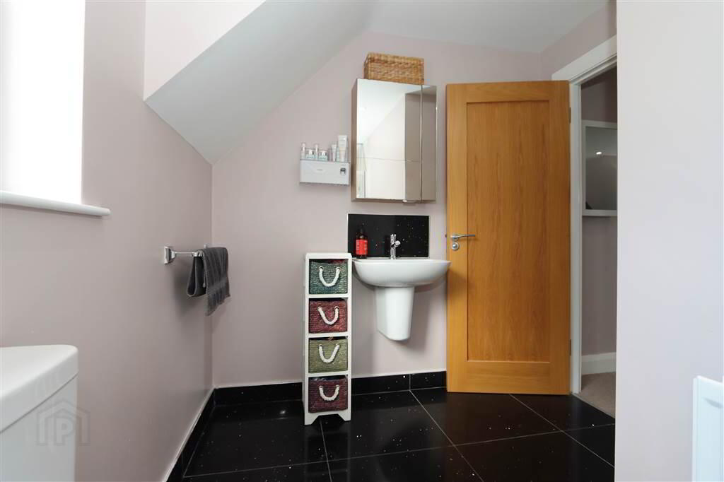 25 Manor Lane 21 of 34