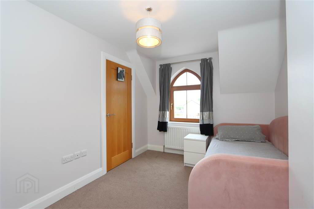 25 Manor Lane 28 of 34