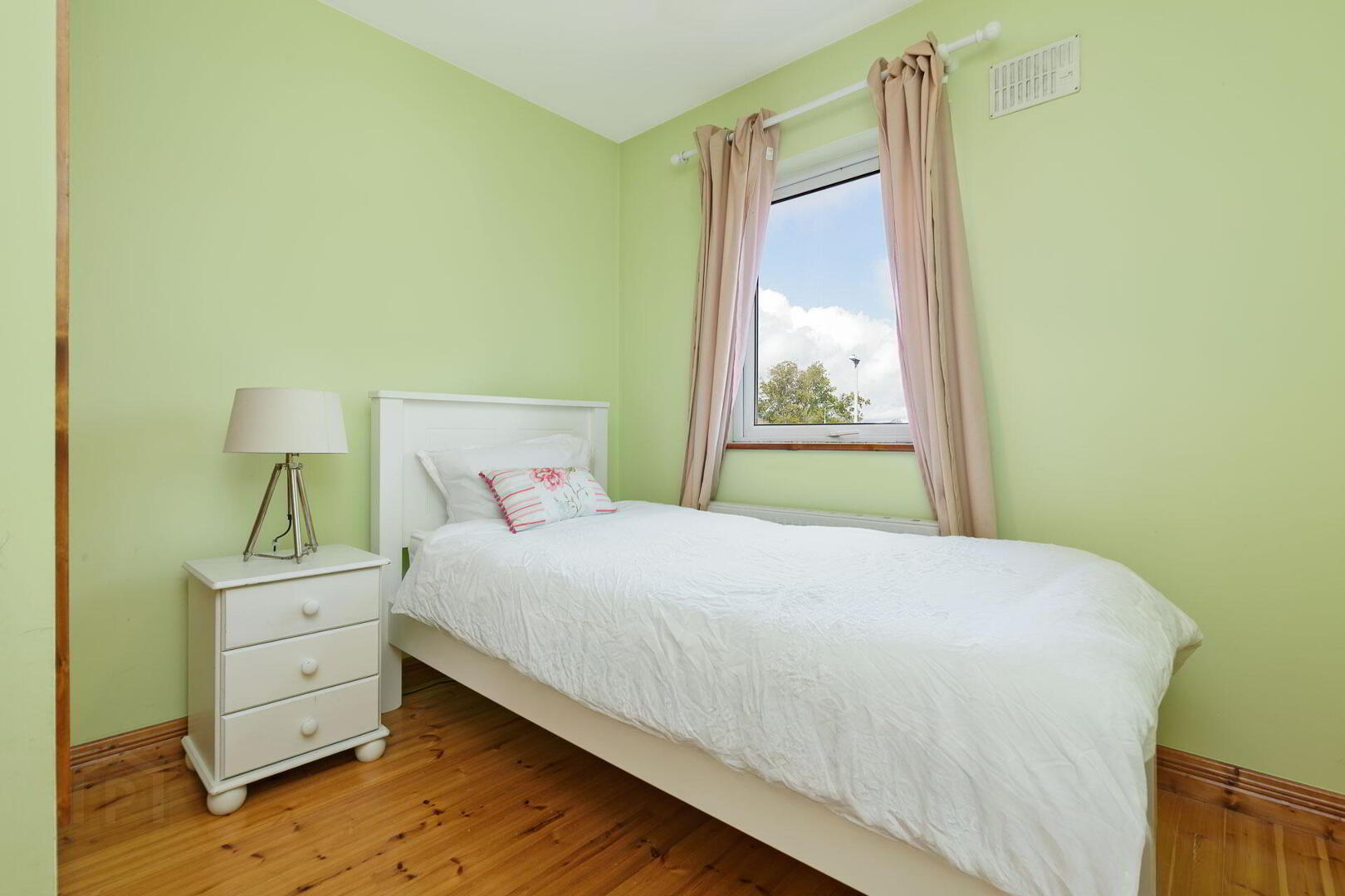 2 Oakfield Court 15 of 20