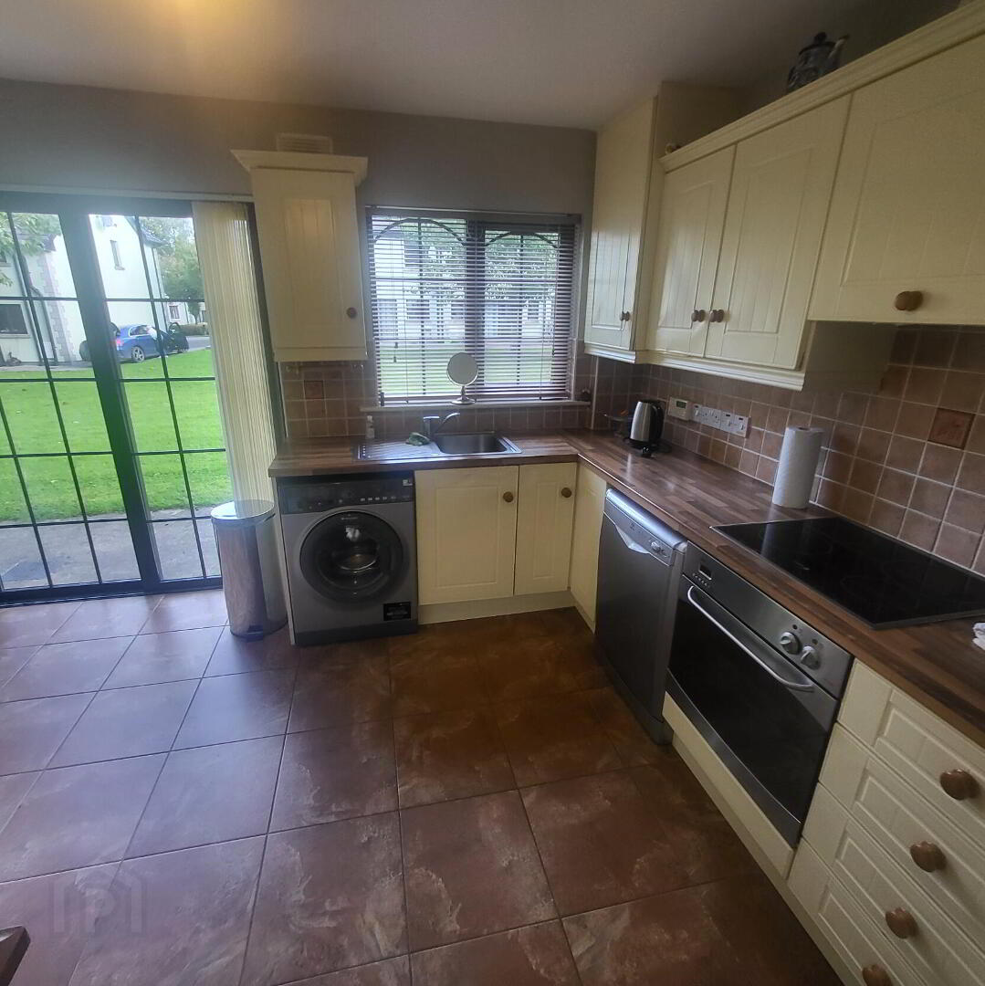 6 Crofton Court 6 of 27