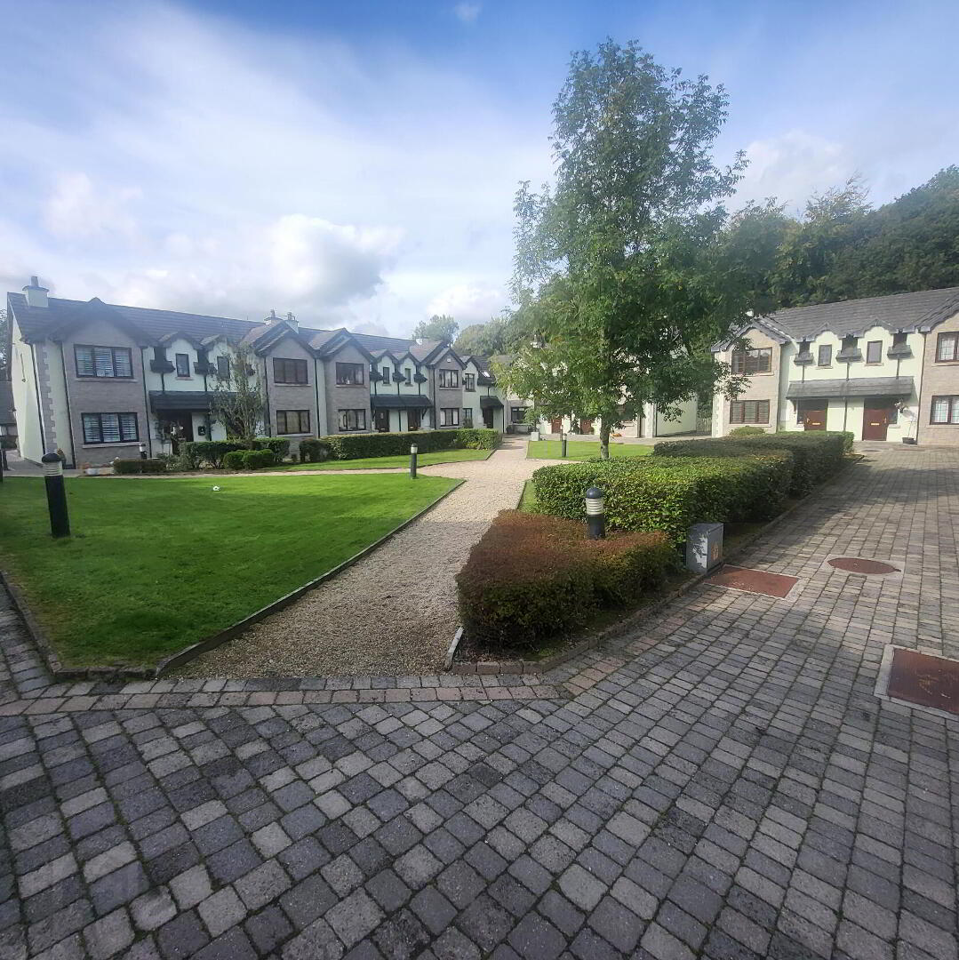 6 Crofton Court 2 of 27