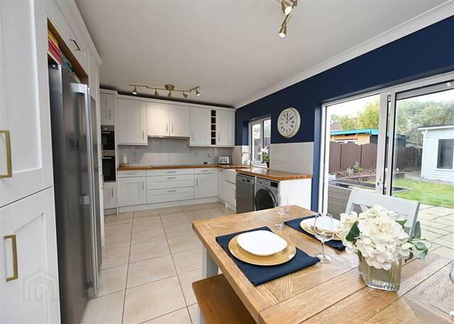 30 Upper Clevedon 35 of 54