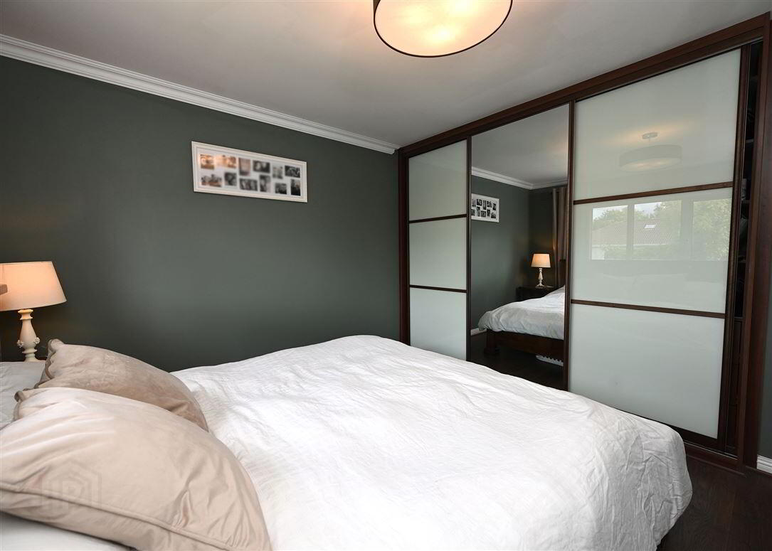 30 Upper Clevedon 15 of 54
