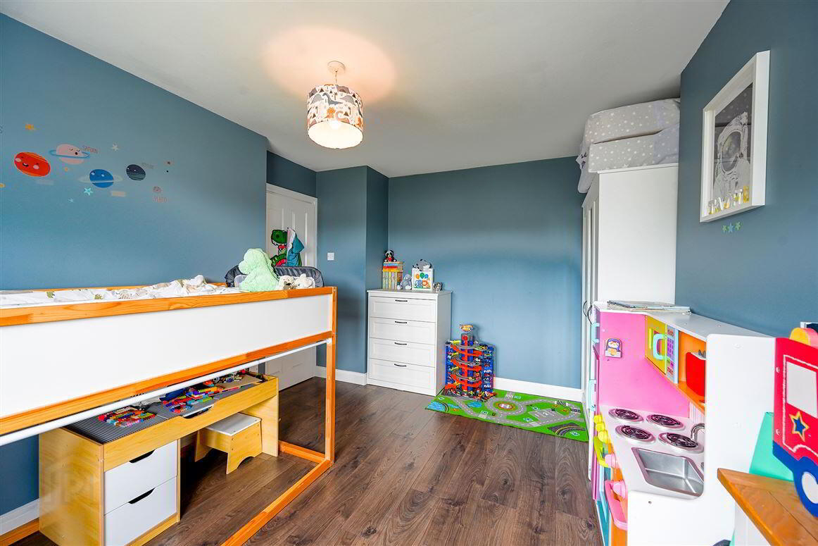 30 Upper Clevedon 17 of 54