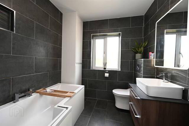 30 Upper Clevedon 47 of 54