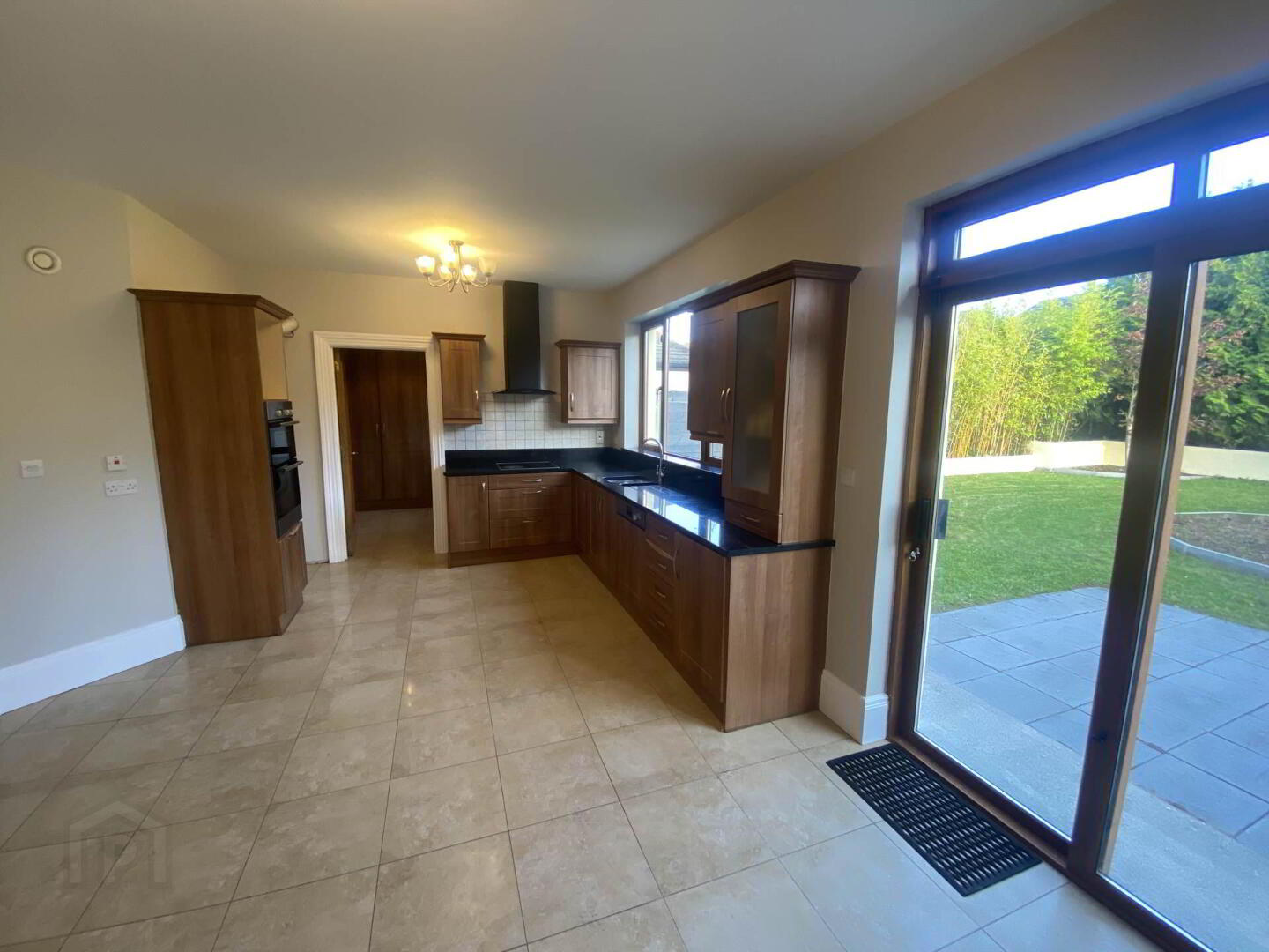 242 Bloomfield 9 of 23