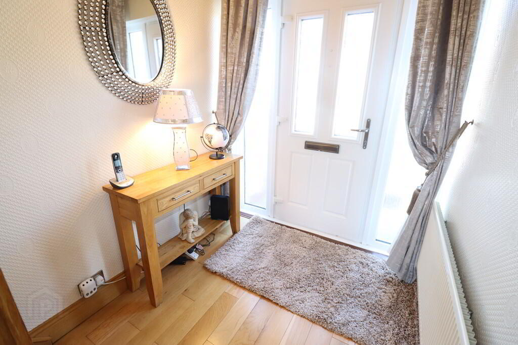 15 Burnthill Gardens 11 of 23