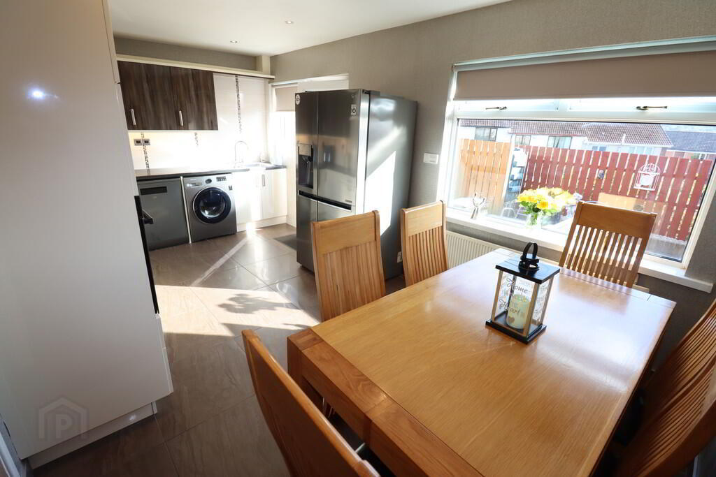 15 Burnthill Gardens 6 of 23