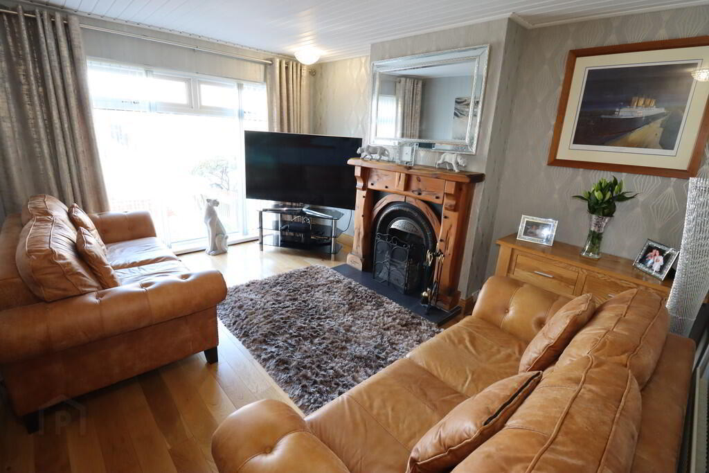 15 Burnthill Gardens 3 of 23