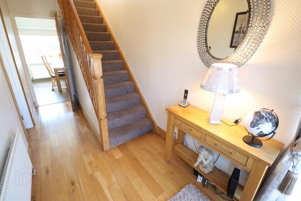 15 Burnthill Gardens 2 of 23