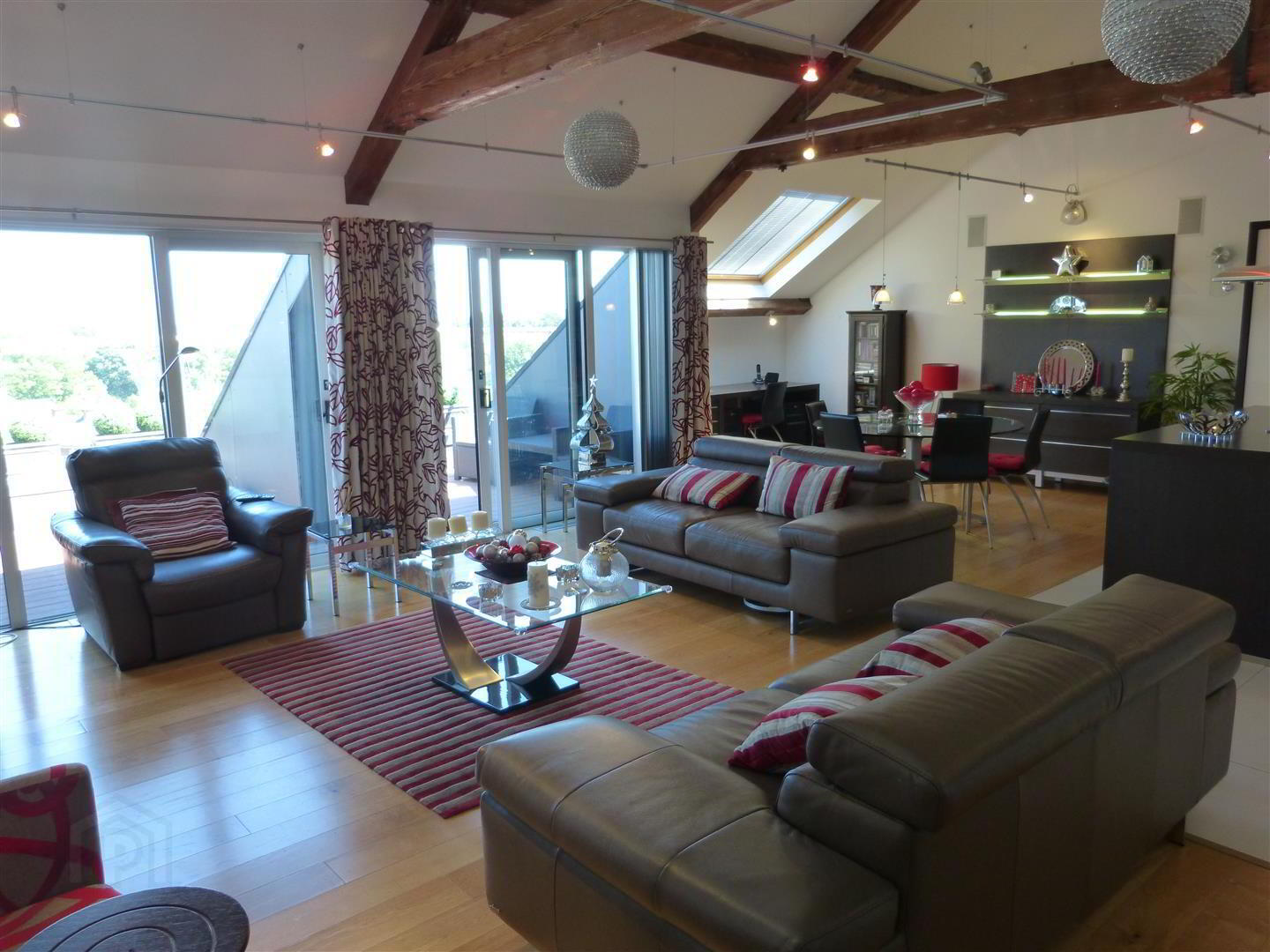 36 The Linen House 5 of 17