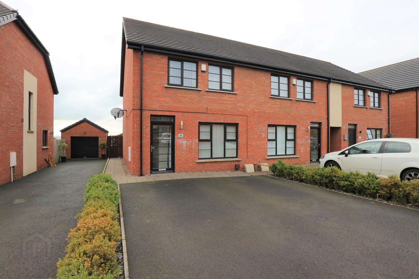 4 Highgrove Gate 1 of 15