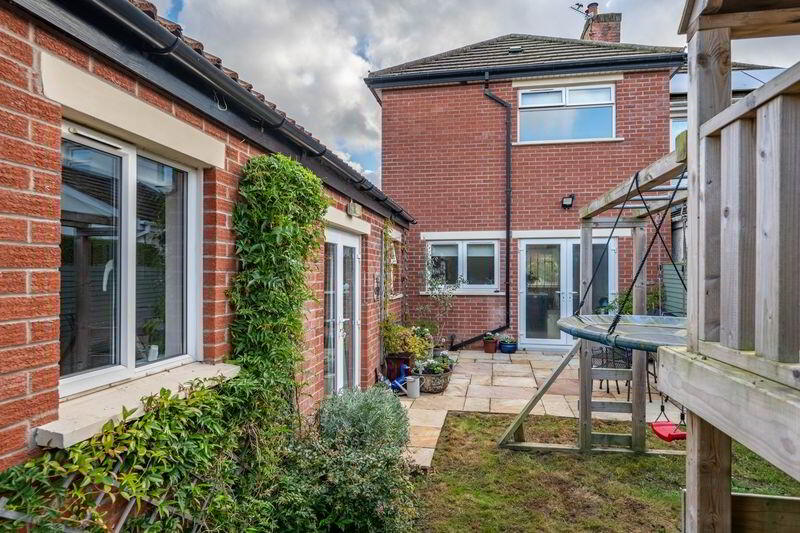 13 Knockbreda Drive 31 of 43