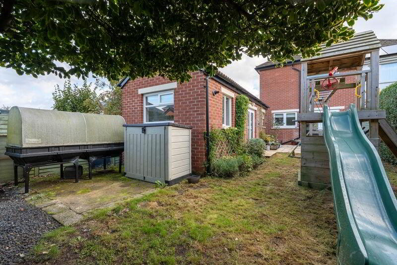 13 Knockbreda Drive 32 of 43