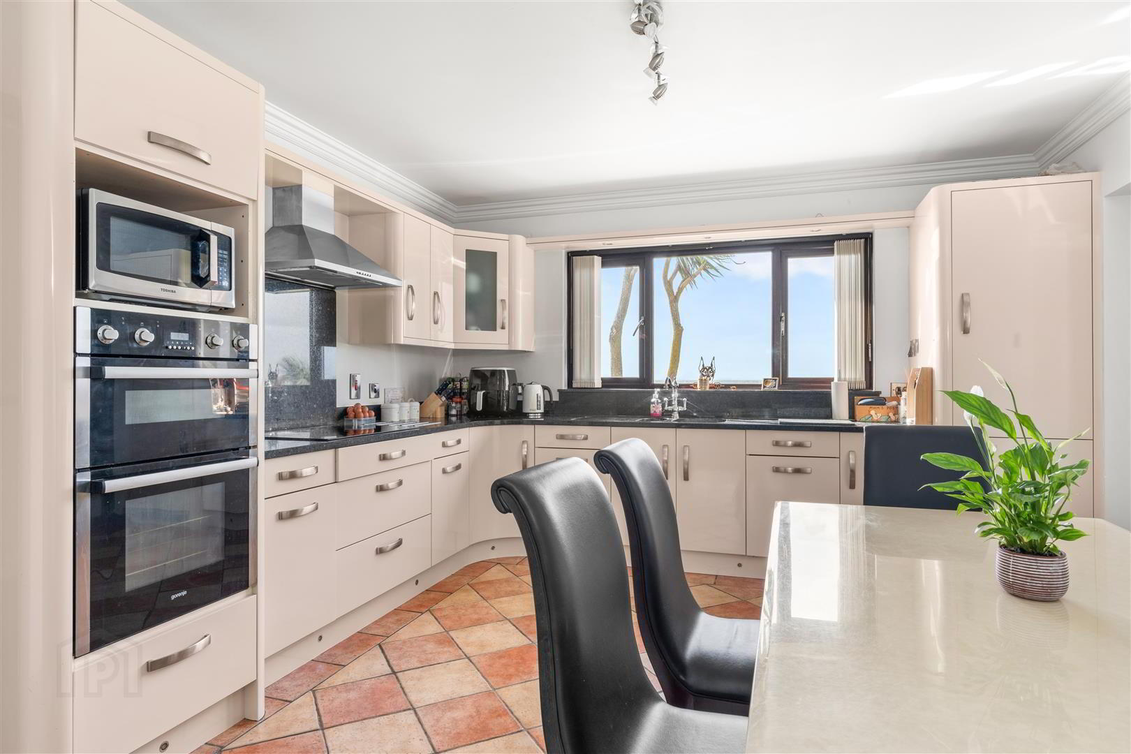 22 Loughview Road 10 of 50