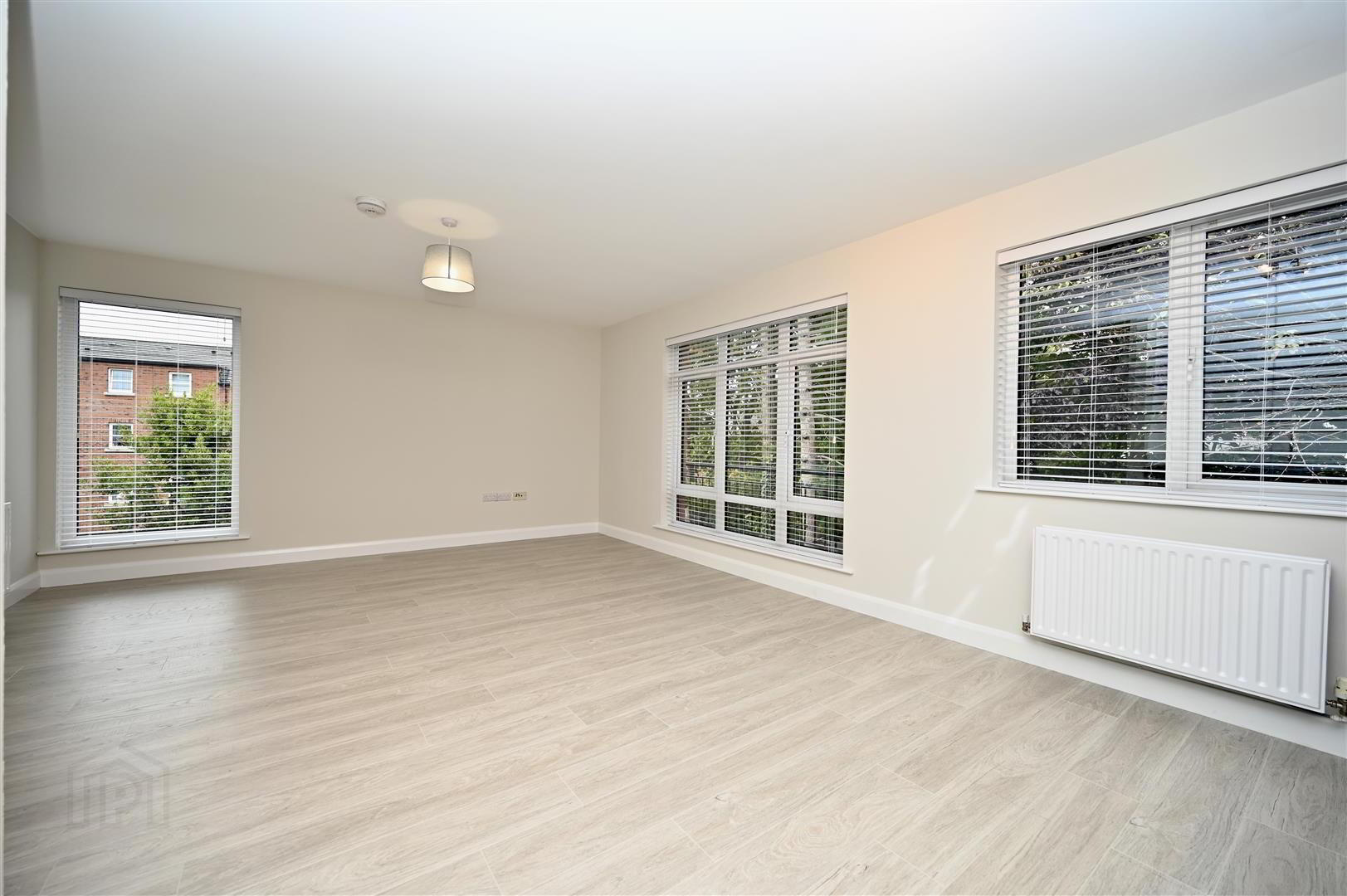 Apt 7, 39 Dundela Crescent 3 of 15