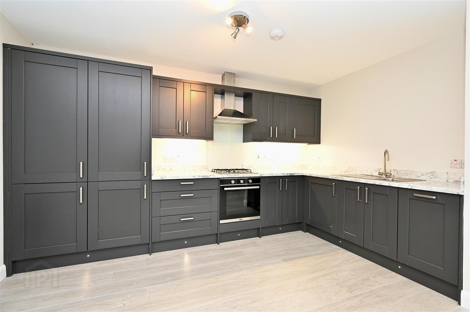 Apt 7, 39 Dundela Crescent 6 of 15