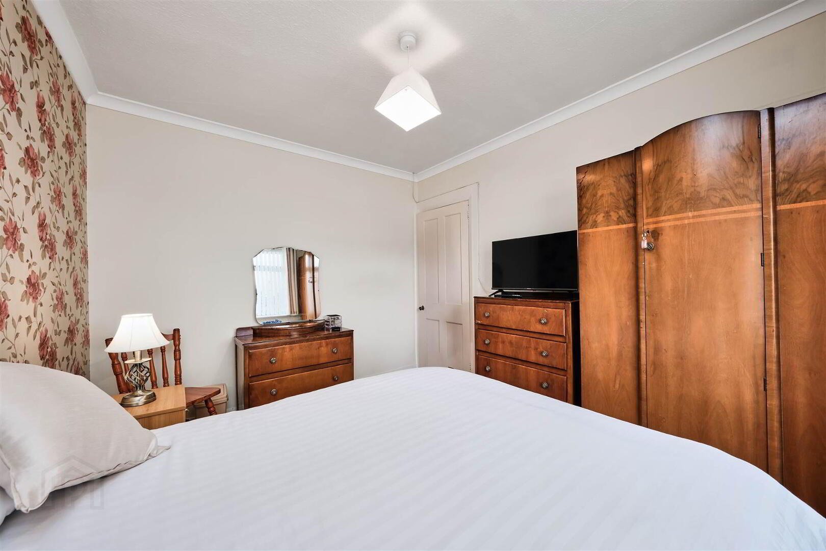 10 Royal Avenue 14 of 26