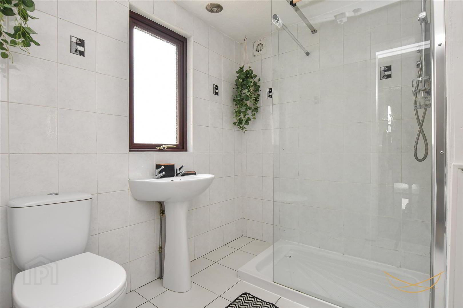 59 Ballygomartin Road 20 of 43