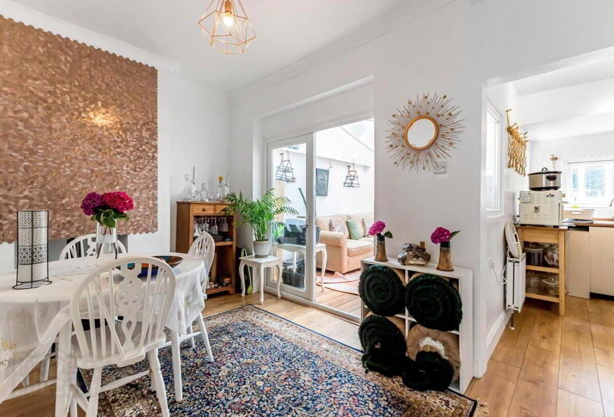 12 Somerton Gardens 1 of 16