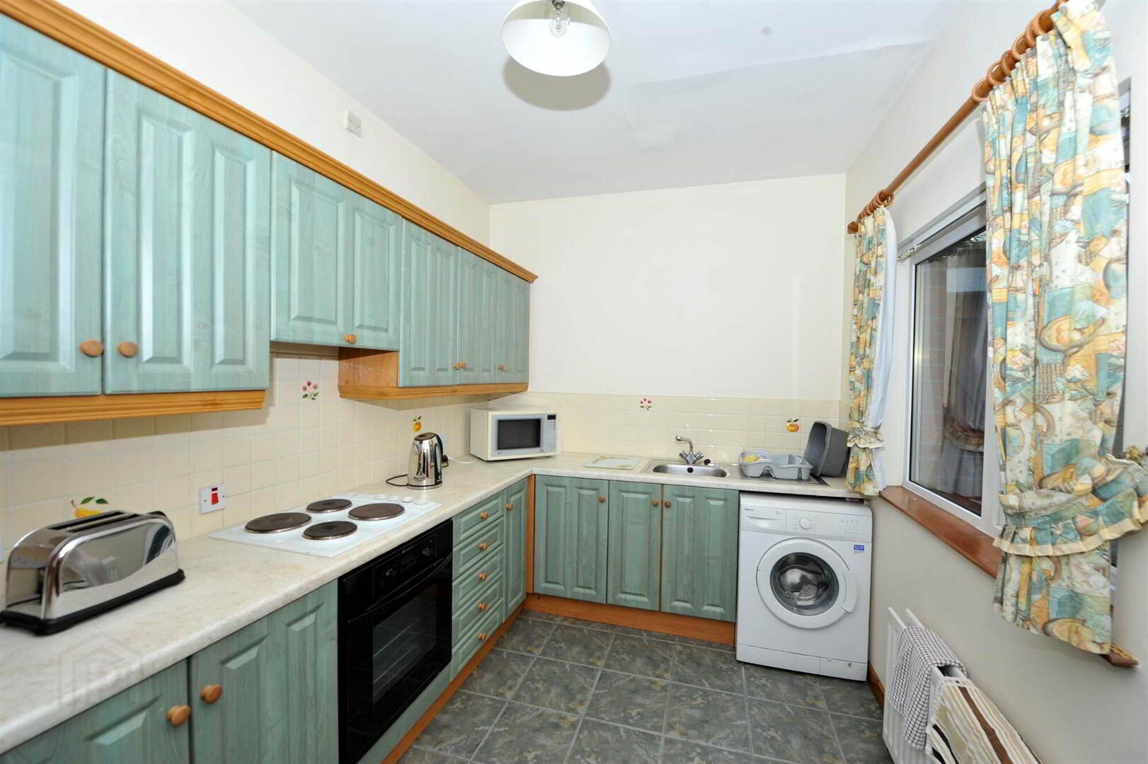 77 Lower Windsor Avenue 3 of 9