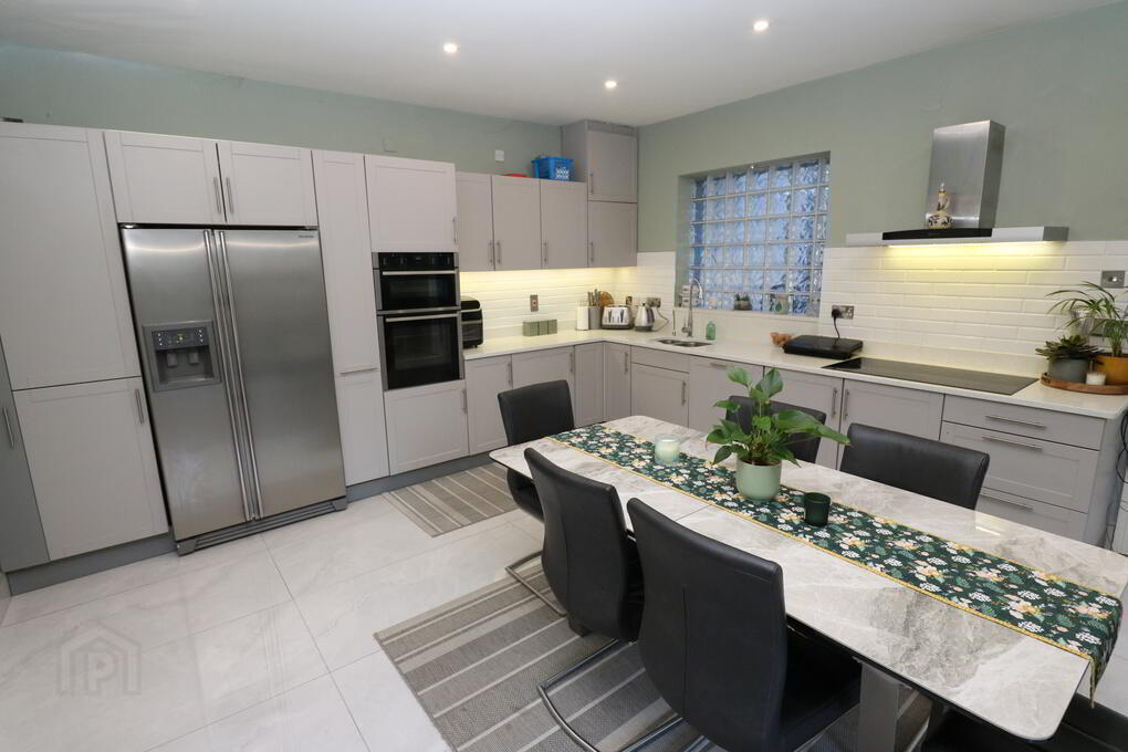 45 Cairnes Court 10 of 35