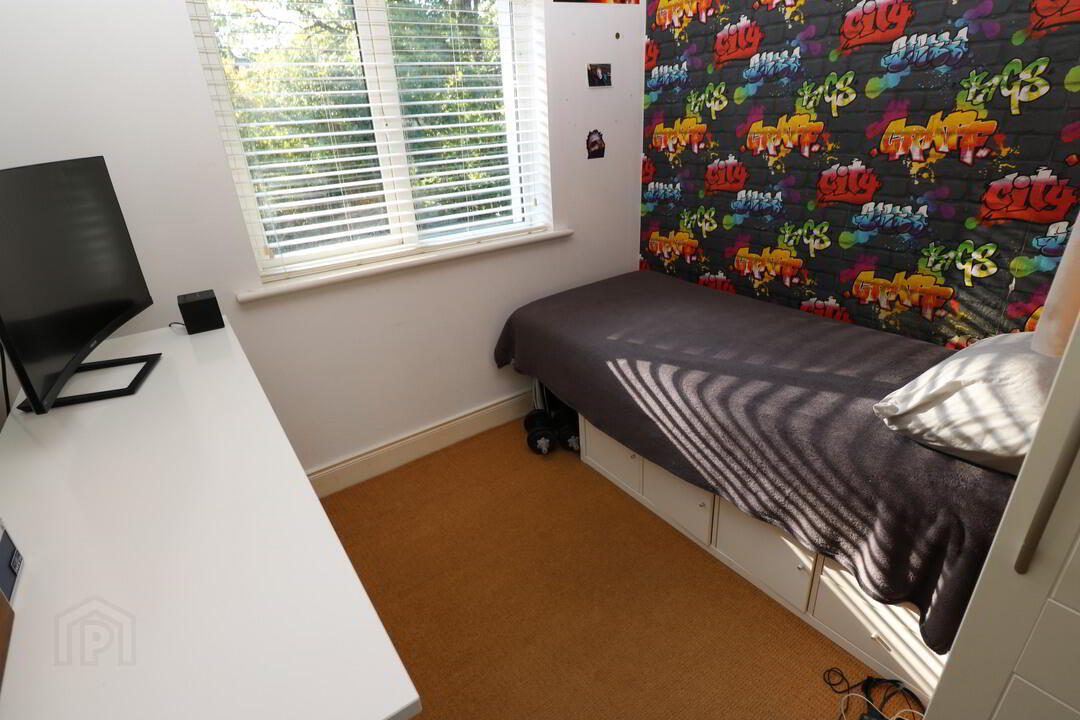 45 Cairnes Court 27 of 35