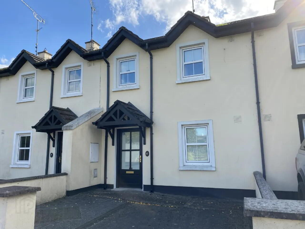 6 Rathgarve Court 1 of 11