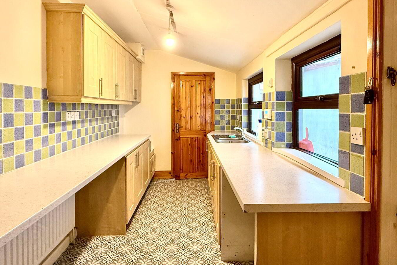 236 Obins Street 5 of 14
