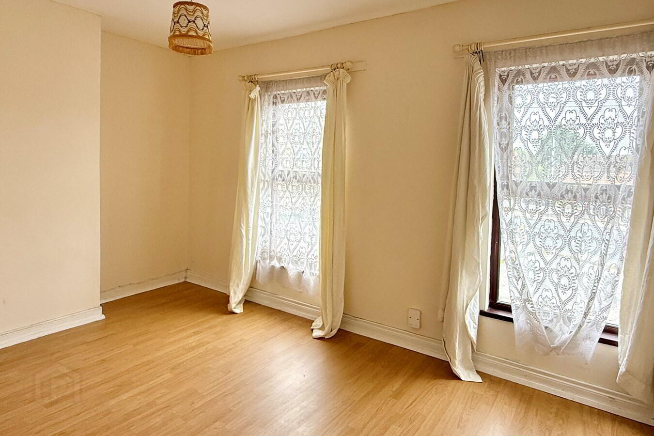 236 Obins Street 9 of 14