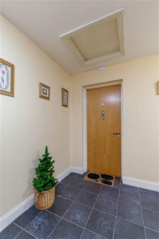 Apt 6 Casement Court, 99 Andersonstown Road 4 of 21