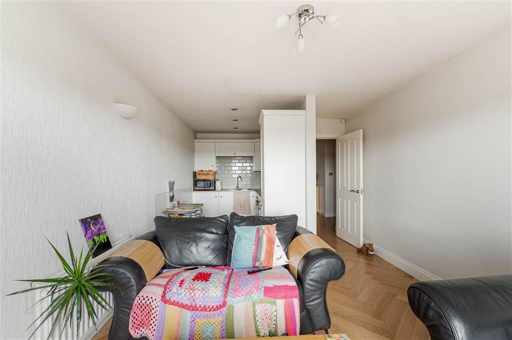Apt 6 Casement Court, 99 Andersonstown Road 9 of 21