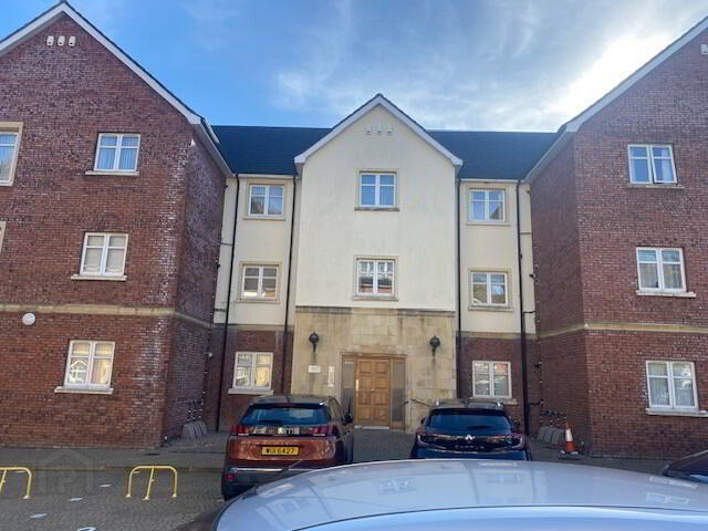 Clarendon Manor 1 of 9