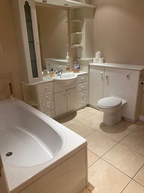 Clarendon Manor 8 of 9